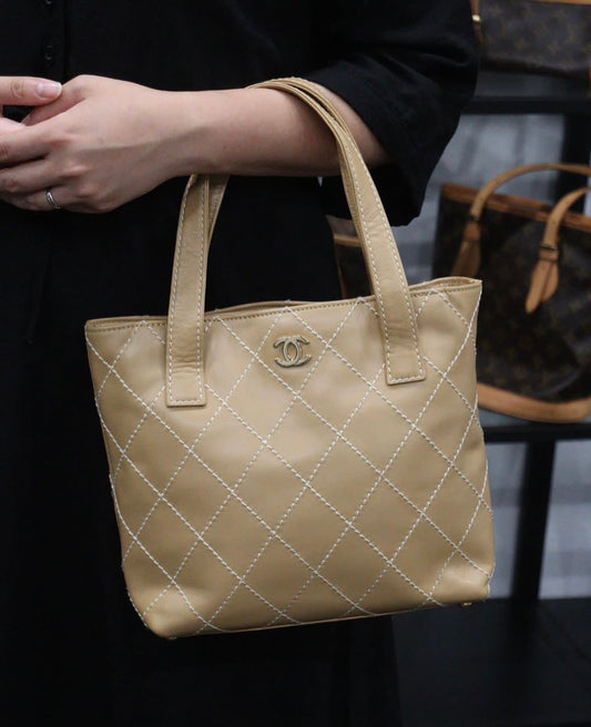 Rank AB |Chanel Lamb Skin Wild Stitching Coco Mark HandBag Made In 2002~2003 Year|V23091511