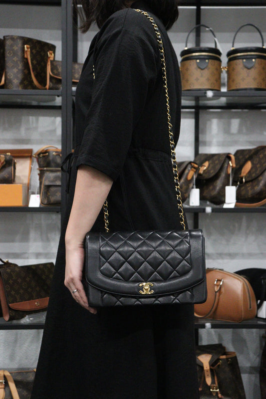 Rank A | CHANEL Matrasse Diana 25 Lamb Skin Chain Bag Made in 1991-1994 Year|23120810