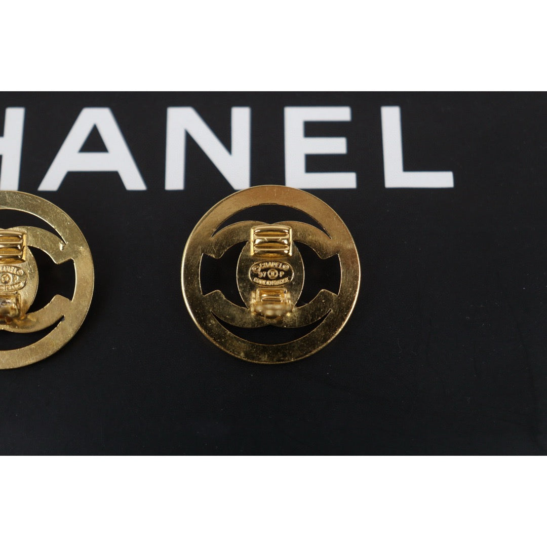 Very Good ( Rank A)|CHANEL Round Vintage 18K Gold Plating Earrings Made In 1997 Year |25030612