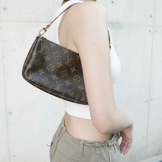 Include Entrupy Certificate of Authenticity|Very Good ( Rank A)|Louis Vuitton Monogram Pochette Accessoires |26051810