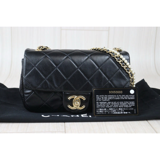 Very Good ( Rank A)
| CHANEL Matrasse Lamb Skin Mini Pearl Chain Bag Made in 2020-2021 Year|S24082001