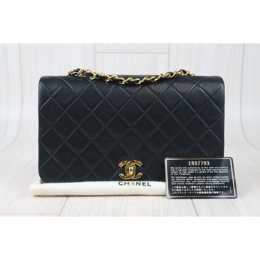 Very Good ( Rank A)| CHANEL Matrasse Lamb Skin Chain Bag Made in 1989-1991 Year|P24083003