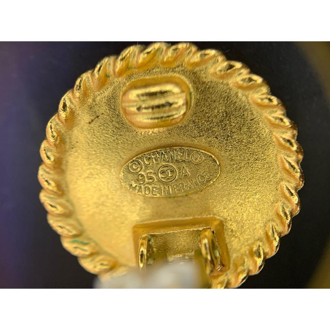 Very Good ( Rank A) |CHANEL Coco Mark Round Earrings Made In 1995Year |25081203