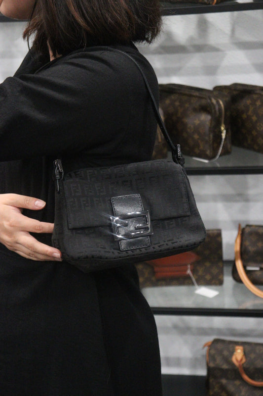 Rank AB| FENDI Mamma Shoulder Bag Black |V23082607