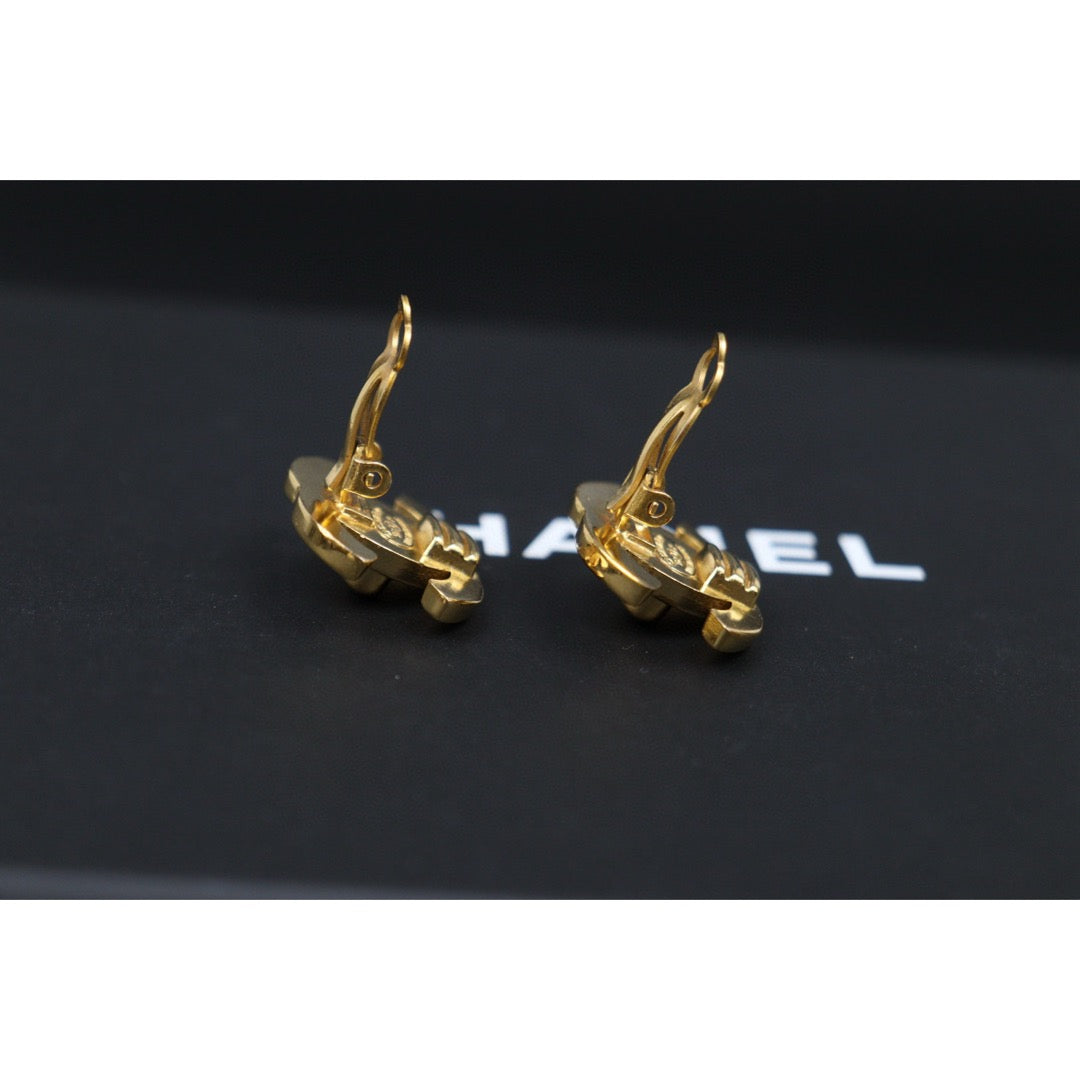Very Good ( Rank A)|CHANEL Vintage 18K Gold Plating Earrings Made In 1996 Year |25032706
