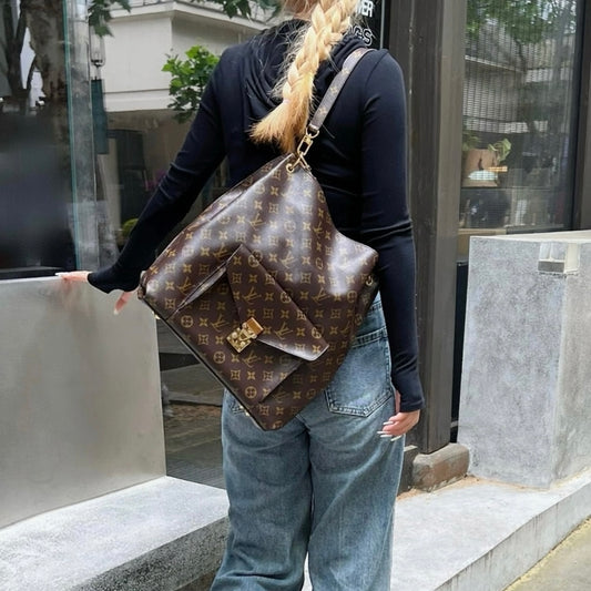 Include Entrupy Certificate of Authenticity|Good ( Rank AB)|Louis Vuitton Monogram Metis Shoulder Bag |26090801