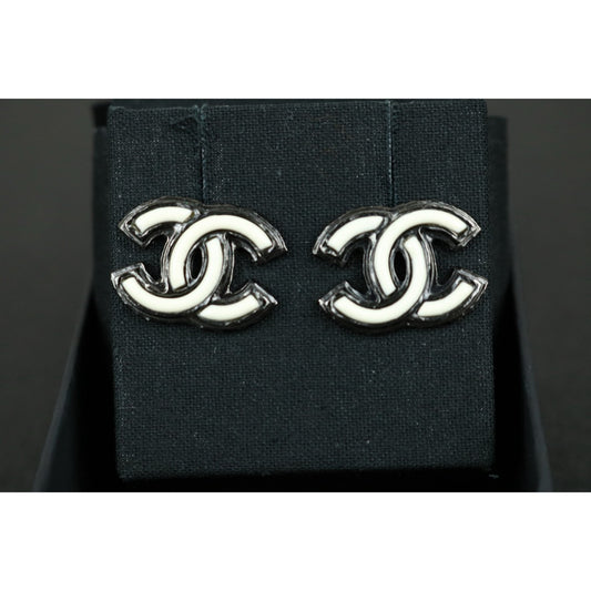 Excellent(Rank SA)| CHANEL Coco Mark White Earrings |X25020915
