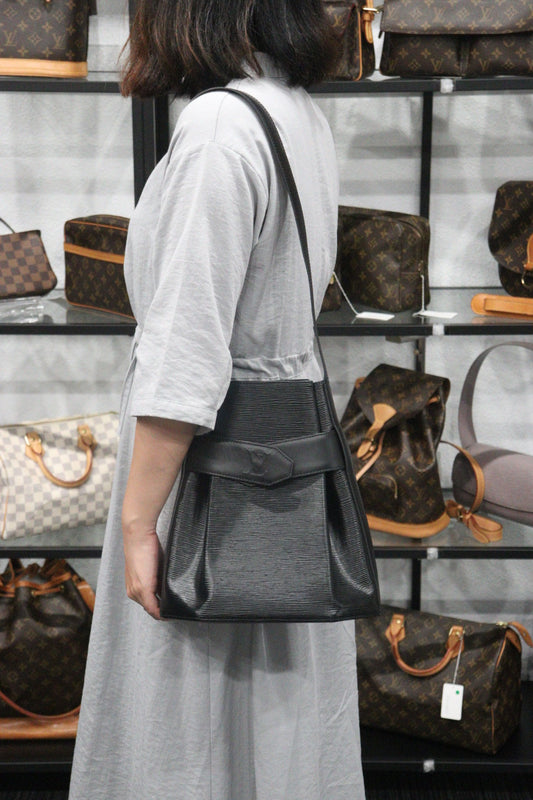 Rank A | LV Epi Sack de Paul Shoulder Bag|23082613