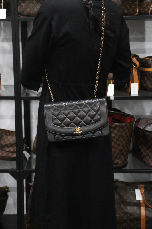 Very Good ( Rank A)| CHANEL Matrasse Diana 25 Lamb Skin Chain Bag Made in 1991-1994 Year|24080905