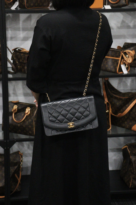 Rank AB| CHANEL Matrasse Diana 25 Lamb Skin Chain Shoulder Bag Made In 1991~1994 Year|23101209