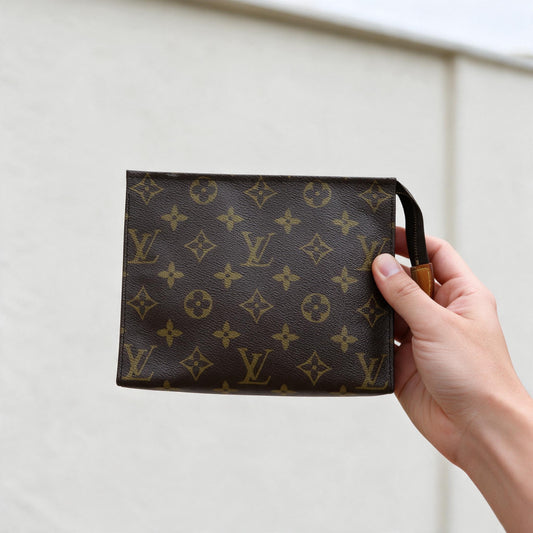 Include Entrupy Certificate of Authenticity|Very Good ( Rank A) |Louis Vuitton Monogram Pochette Toilette 19|26101401