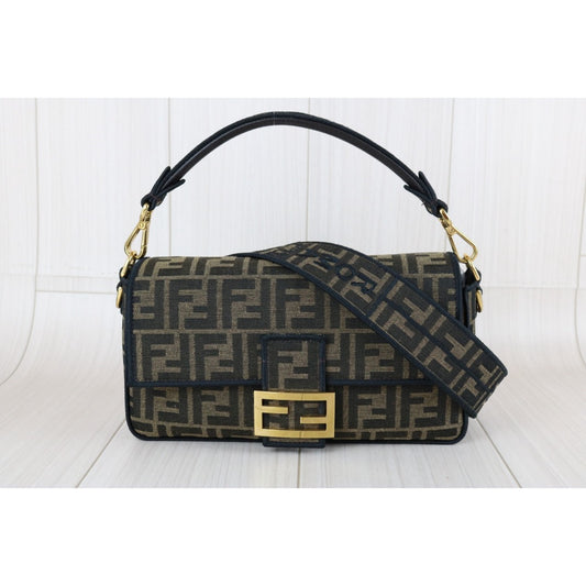 Very Good ( Rank A)| FENDI Mamma Baguette Shoulder Bag Gold Hardware Current Model|S25072102