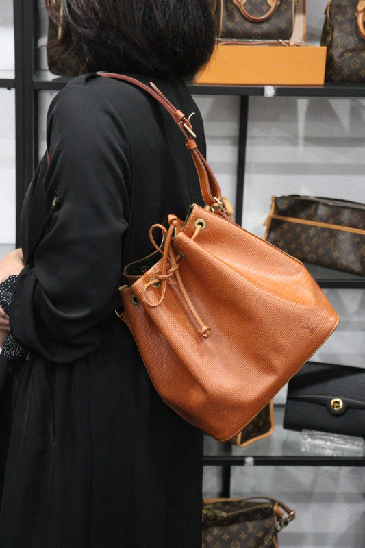 Rank A | LV Epi Shoulder Bag|23100403