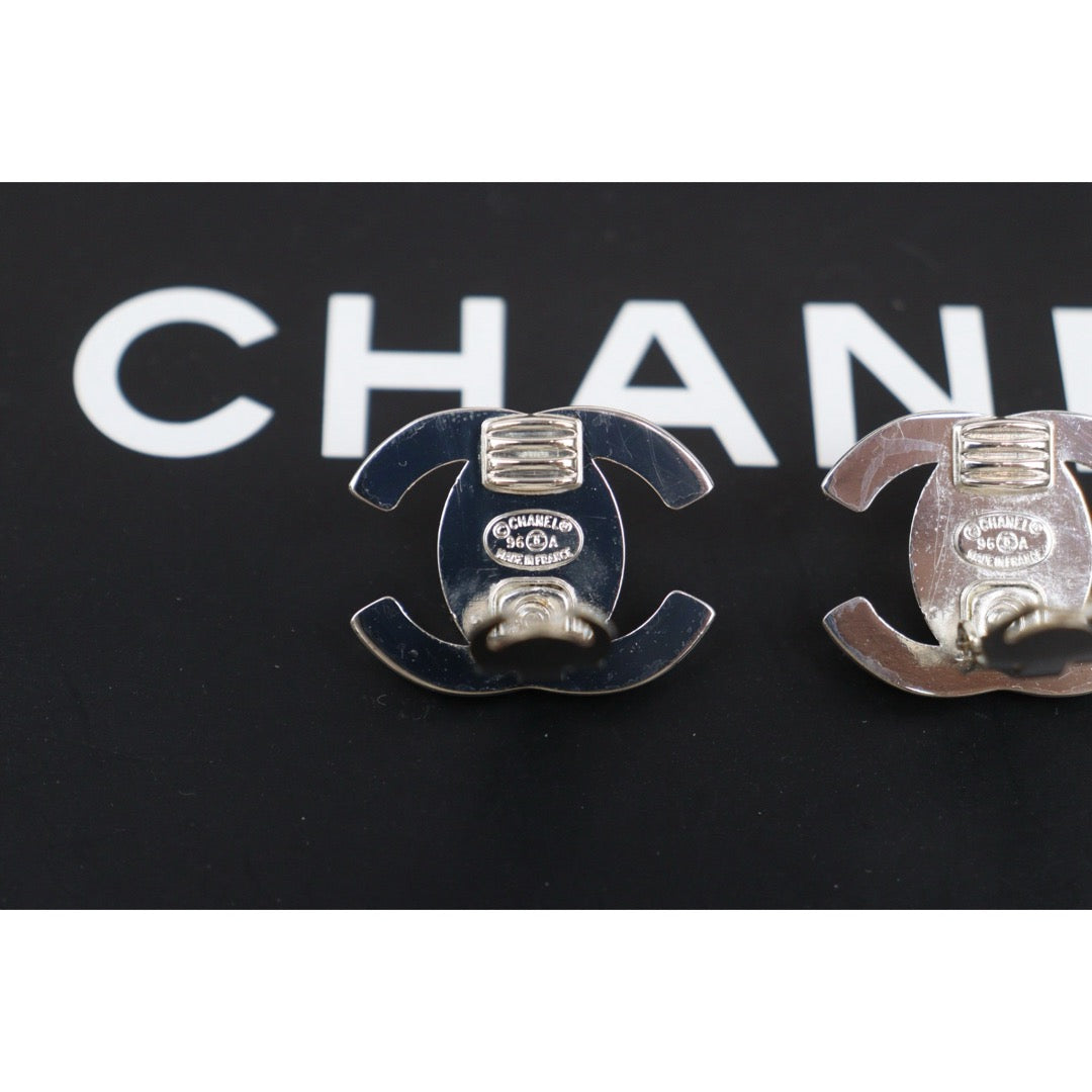 Very Good ( Rank A)|CHANEL Vintage Silver Earrings Made In 1996 Year |V25052512