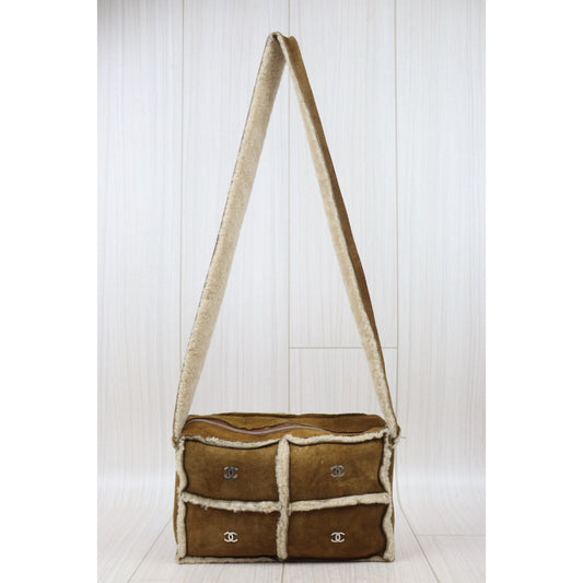Very Good ( Rank A)| CHANEL Suede Teddy Wool Shoulder Bag Brown Made In 2000-2002Year|24102210