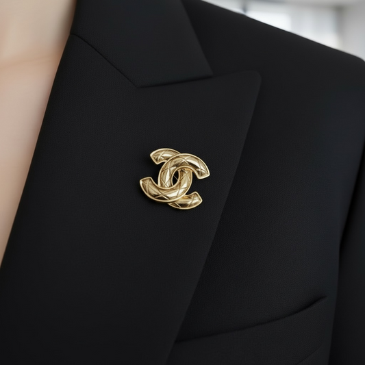 Include Authentic Detective Certificate of Authenticity|Very Good ( Rank A)| CHANEL Vintage Coco Mark 24K Golden Brooch |Y26040604