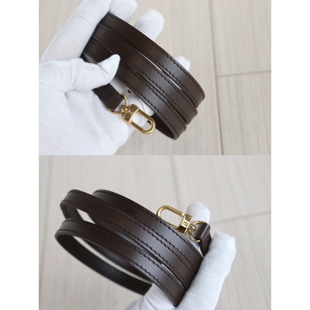 Rank A | LV Damier Truth Make Up With Long Shoulder Strap|23091518