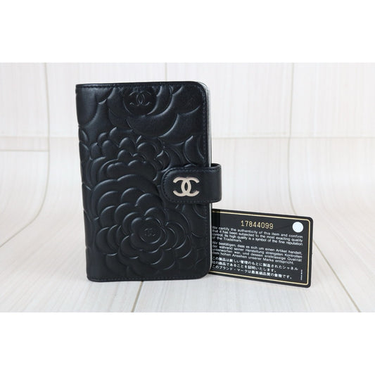 Include Entrupy Certificate of Authenticity|Very Good ( Rank A)|CHANEL Lambskin Camellia Embossed Flap Black Wallet Made In 2012-2013Year|X26062909