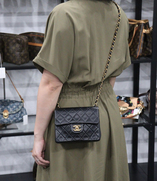 Rank AB | CHANEL Black Lanbskin Square 17 Shoulder Bag Made In 1989~1991 Year|V23071427