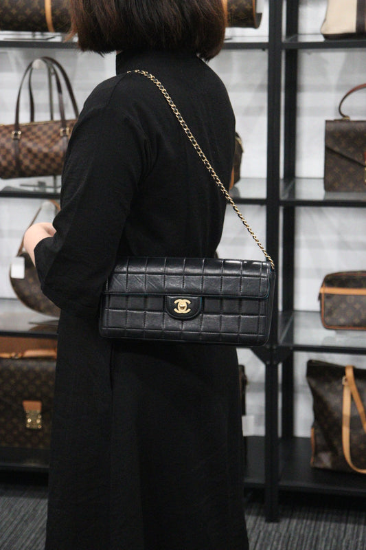 Rank A | CHANEL Lambskin Shoulder Bag Made In 2009~2002 Year|V23061716