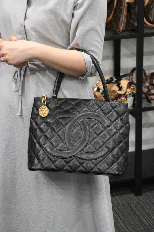 Rank A | CHANEL Caviar Skin Leather Calf Leather Tote Bag|V23071410