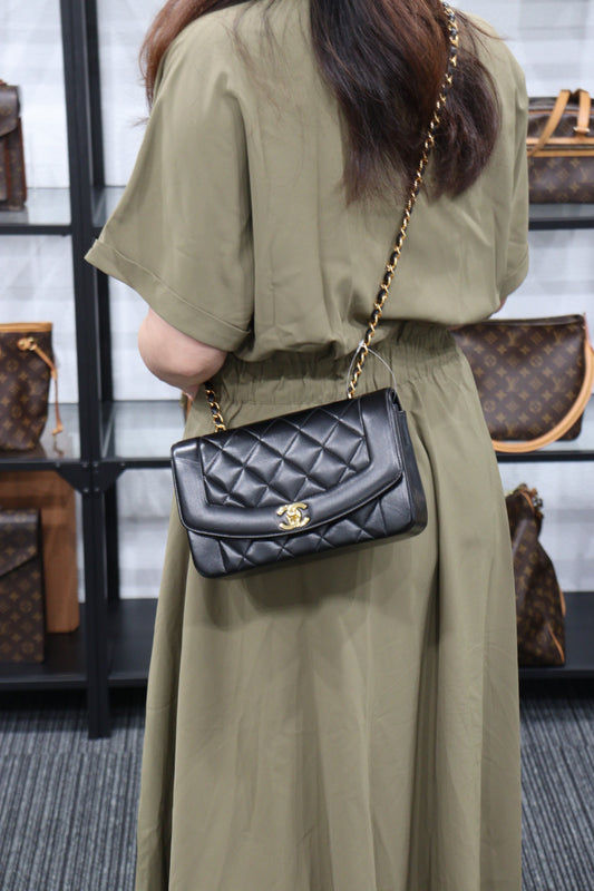 Rank A| CHANEL Matrasse Diana 22 Lamb Skin Chain Bag |23052502