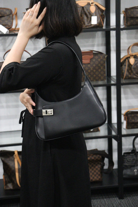 Rank A |Ferragamo Calf Leather Shoulder Bag Black|V23061720