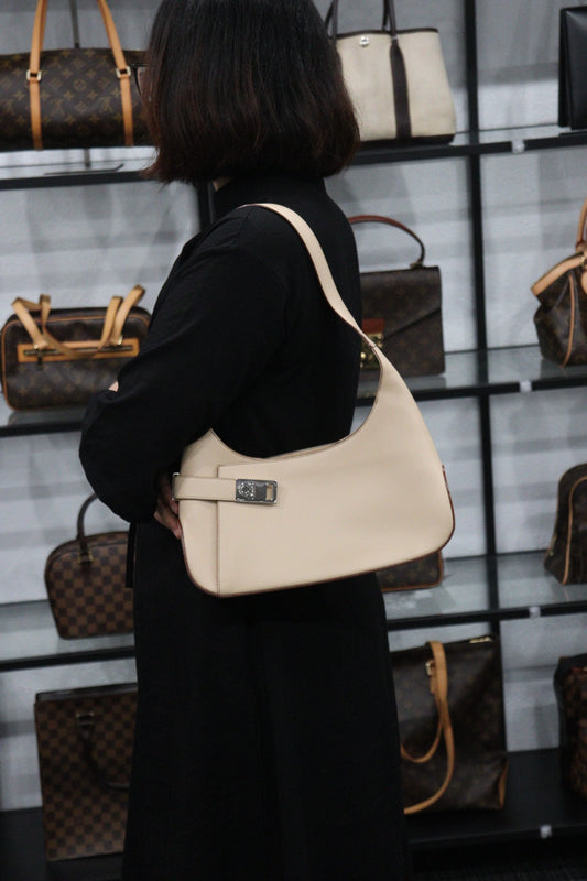 Rank A |Ferragamo Calf Leather Shoulder Bag|V23061722