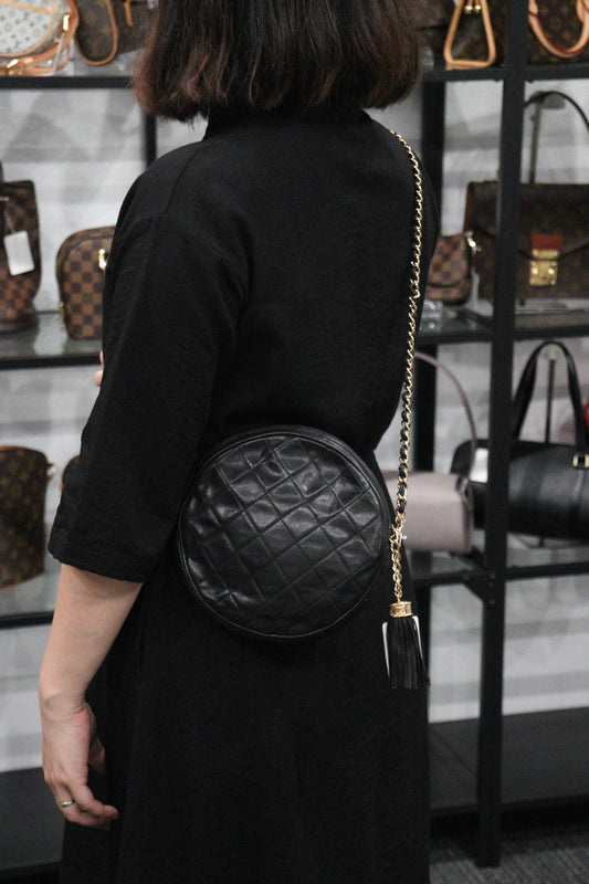 Rank AB | CHANEL Vintage Black Lanbskin Circle Shoulder Bag |V23062344