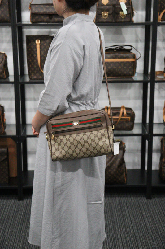Rank AB | GUCCI Vintage Camera Shoulder Bag |23052903
