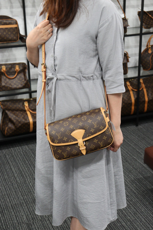 Rank A |LV Monogram Sologne ShoulderBag|23050405