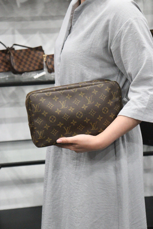 Rank A | LV Truth Toilet 28 Monogram Makeup Pouch|23070701