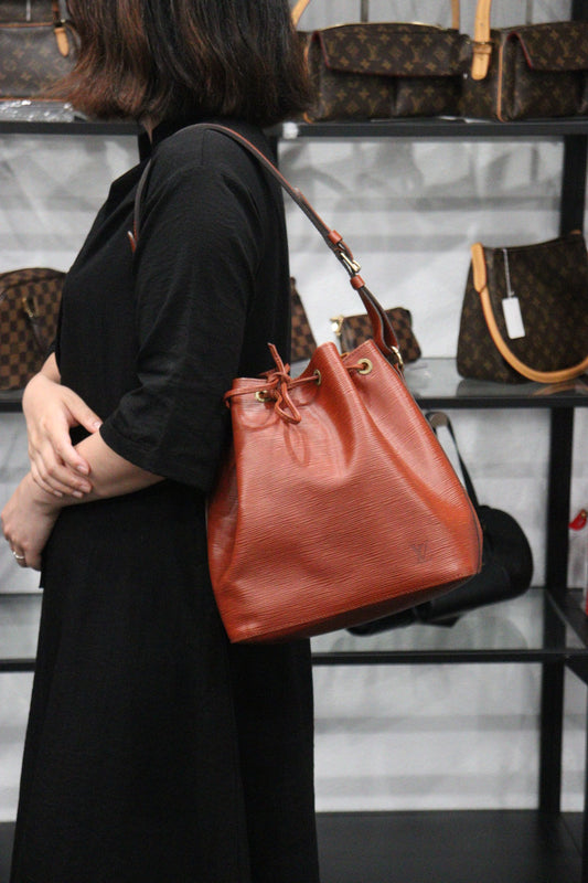 Rank A| LV Epi Shoulder Bag Brown|23062933