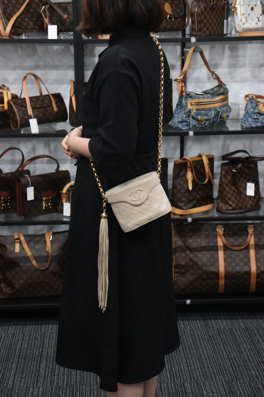 Rank AB | CHANEL Vintage Matrasse 24K Gold Plating Shoulder Bag |23061302