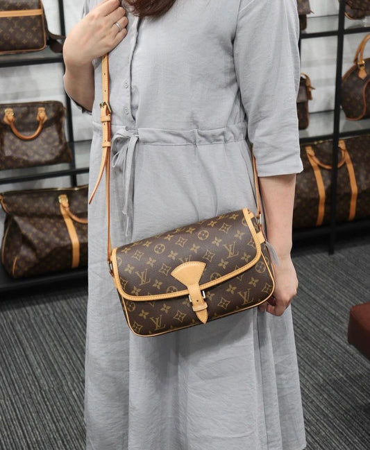 Rank AB |LV Monogram Sologne ShoulderBag|V23062342