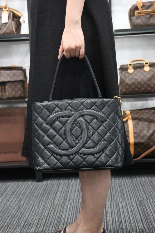 Rank AB | CHANEL Caviar Skin Leather Calf Leather Tote Bag|23060120