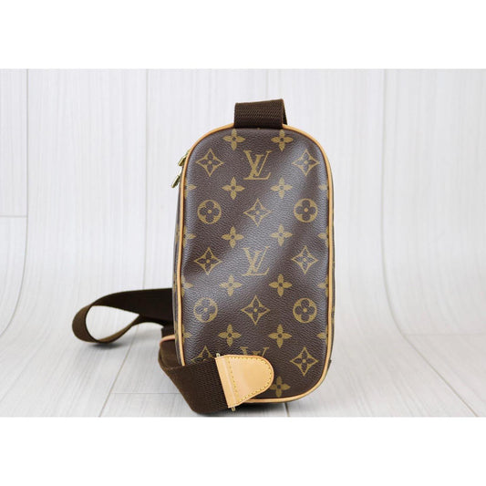 Rank A | LV Monogram Pochette Gange |091611