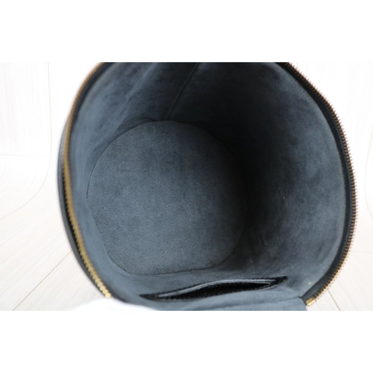 Rank A | LV Epi Handbag |032901