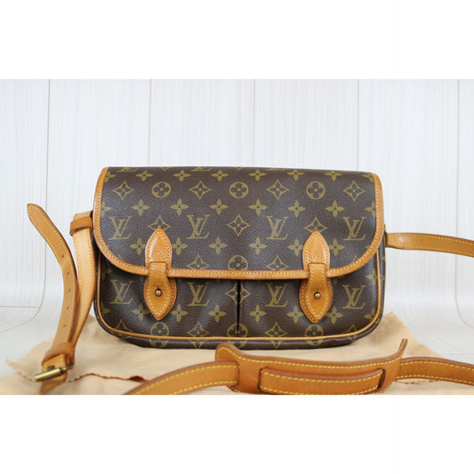 Rank AB |LV Monogram Shoulder Bag |041609