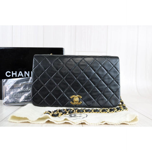 Rank A | CHANEL Vintage Matrasse Lamb Skin Chain Shoulder Bag |021607