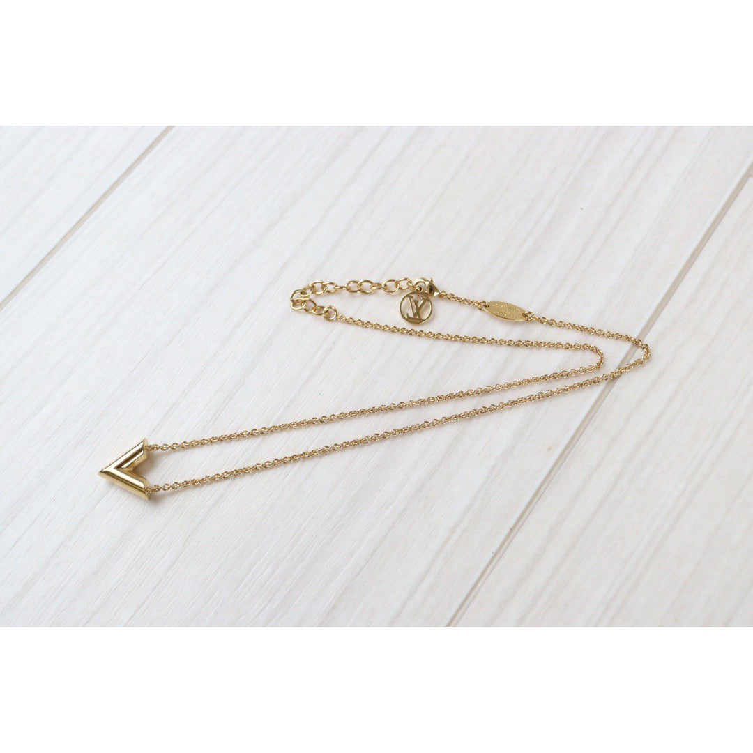Rank SA | LV Collier Essential V Necklace |23041301