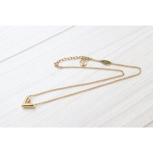 Rank SA | LV Collier Essential V Necklace |23010705