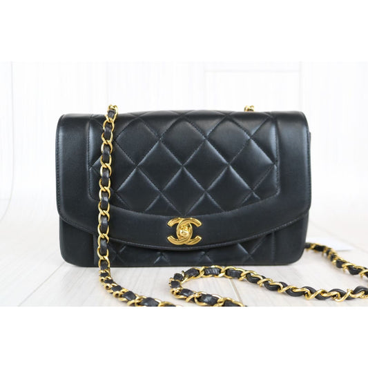 Rank A | CHANEL Matrasse Diana Lamb Skin Double Flap Double Chain Bag |041211