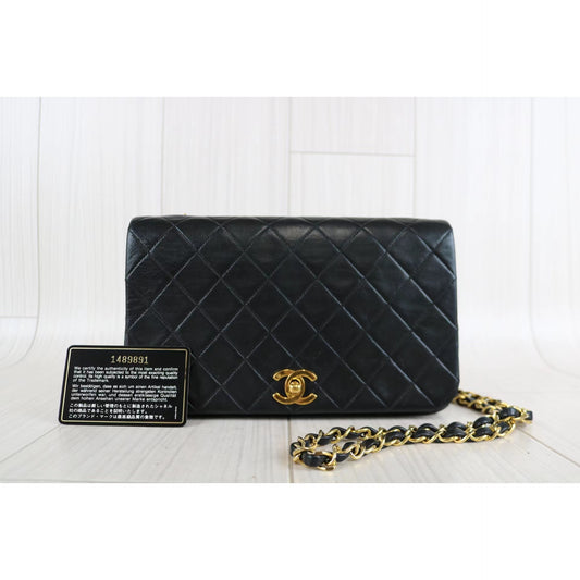 Rank A | CHANEL Vintage Matrasse Lamb Skin Chain Shoulder Bag |032301