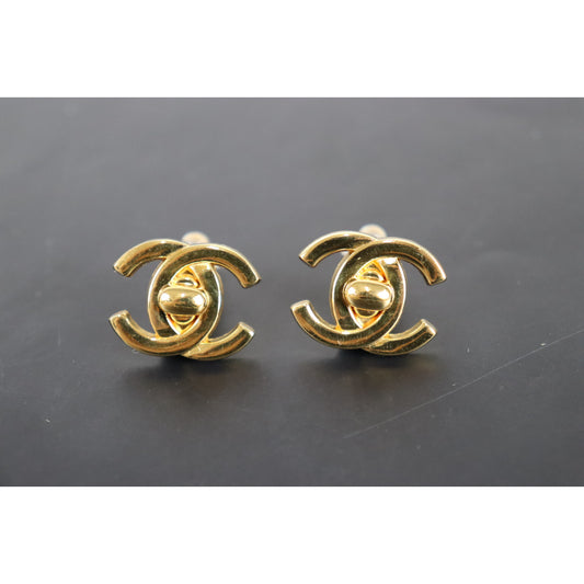Rank A |CHANEL Vintage Earrings |082306