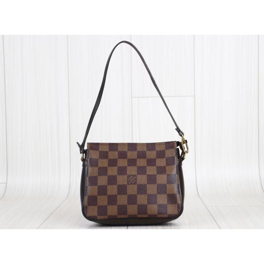 Rank AB| LV Damier Truth Make Up |072701