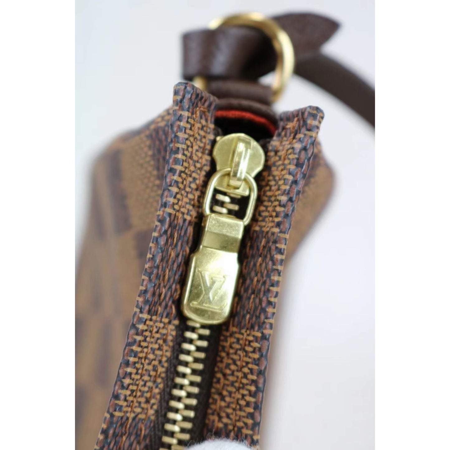 Rank SA | LV Damier Truth Make Up Pouch |022102