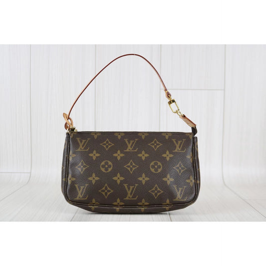 Rank A | LV Monogram Pochette Accessoires |060807