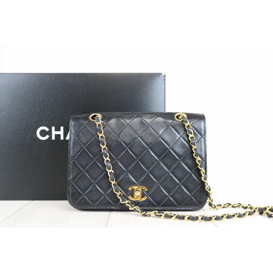 Rank A | CHANEL Vintage Matrasse Lamb Skin Chain Shoulder Bag |032415