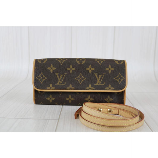 Rank SA |LV Monogram Pochette Twin PM|041503